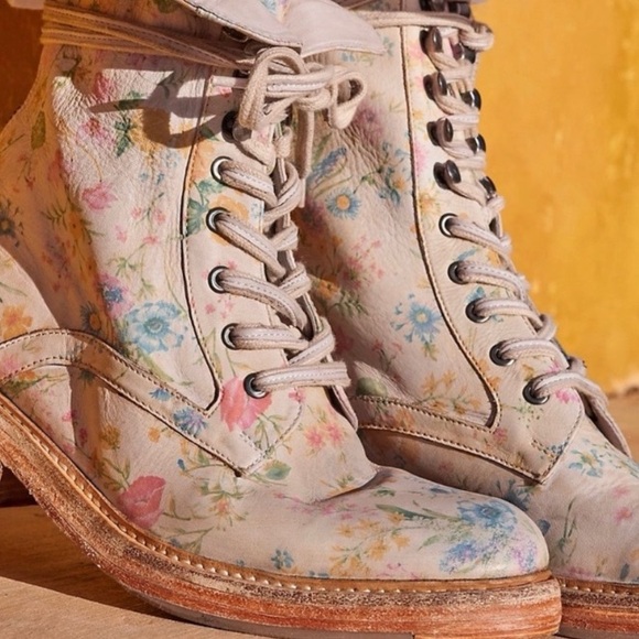 Free People Santa Fe Floral Lace Up Boots NEW Size 39 (8/8.5) - Picture 7 of 7